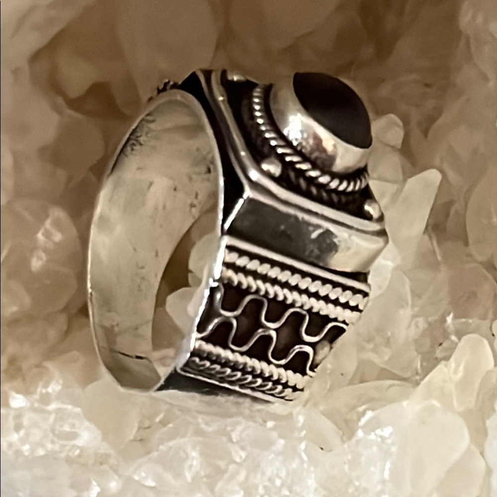 Silver and Red Ring with Central Stone - Picture 4 of 9